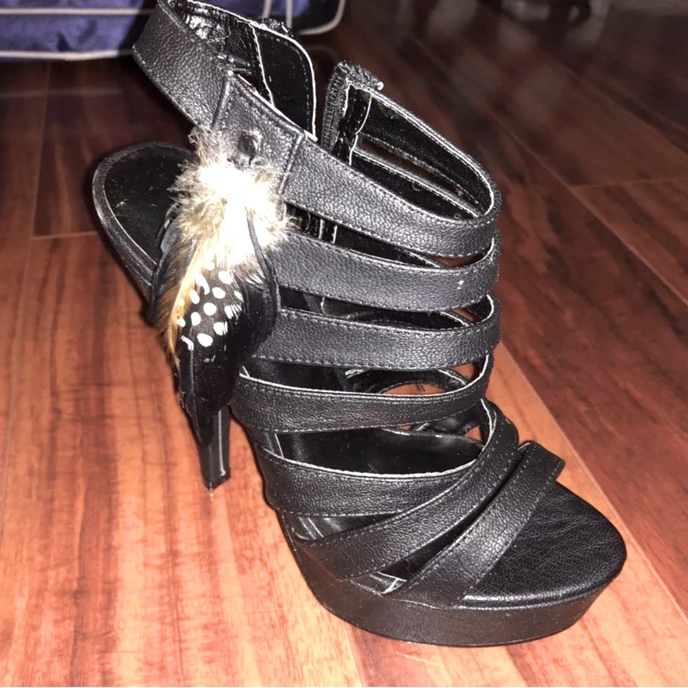 NIB STRAPPY BLACK PLATFORM HEELS